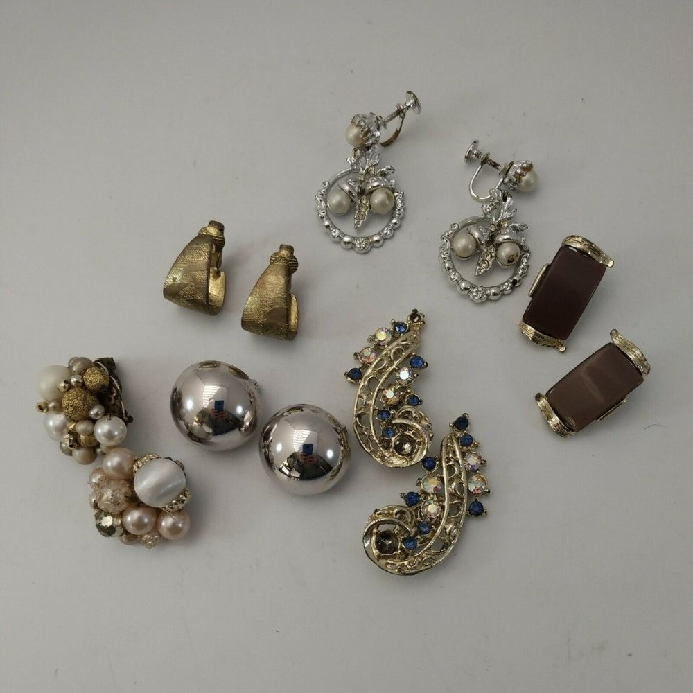 VTG Lot of 6 Not Marked Clip On or Screw Earrings Rhinestone Silver Gold Blue